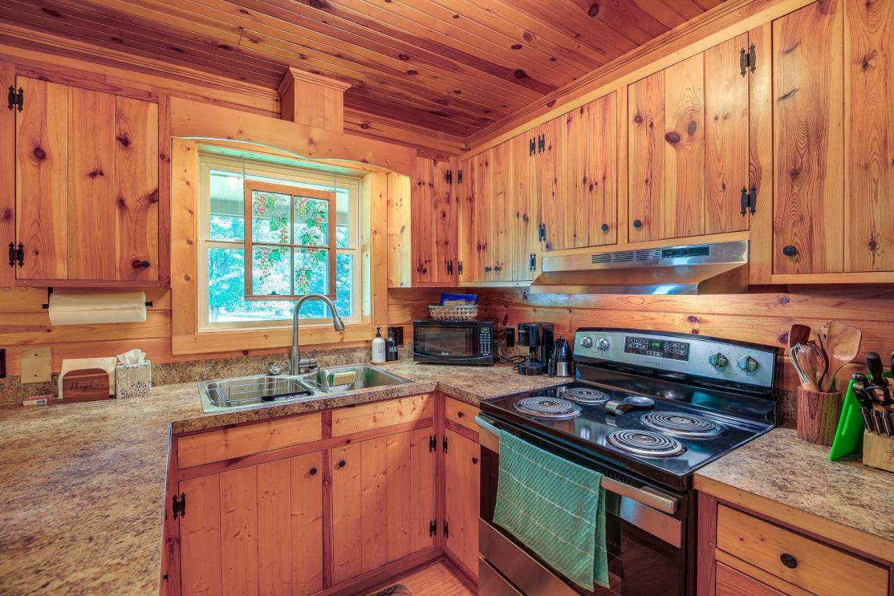 Blue Ridge Mountain Cabin With Views And Hot Tub Sparta Ngoại thất bức ảnh