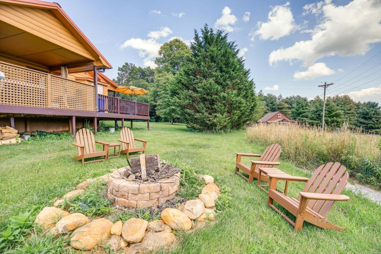 Blue Ridge Mountain Cabin With Views And Hot Tub Sparta Ngoại thất bức ảnh