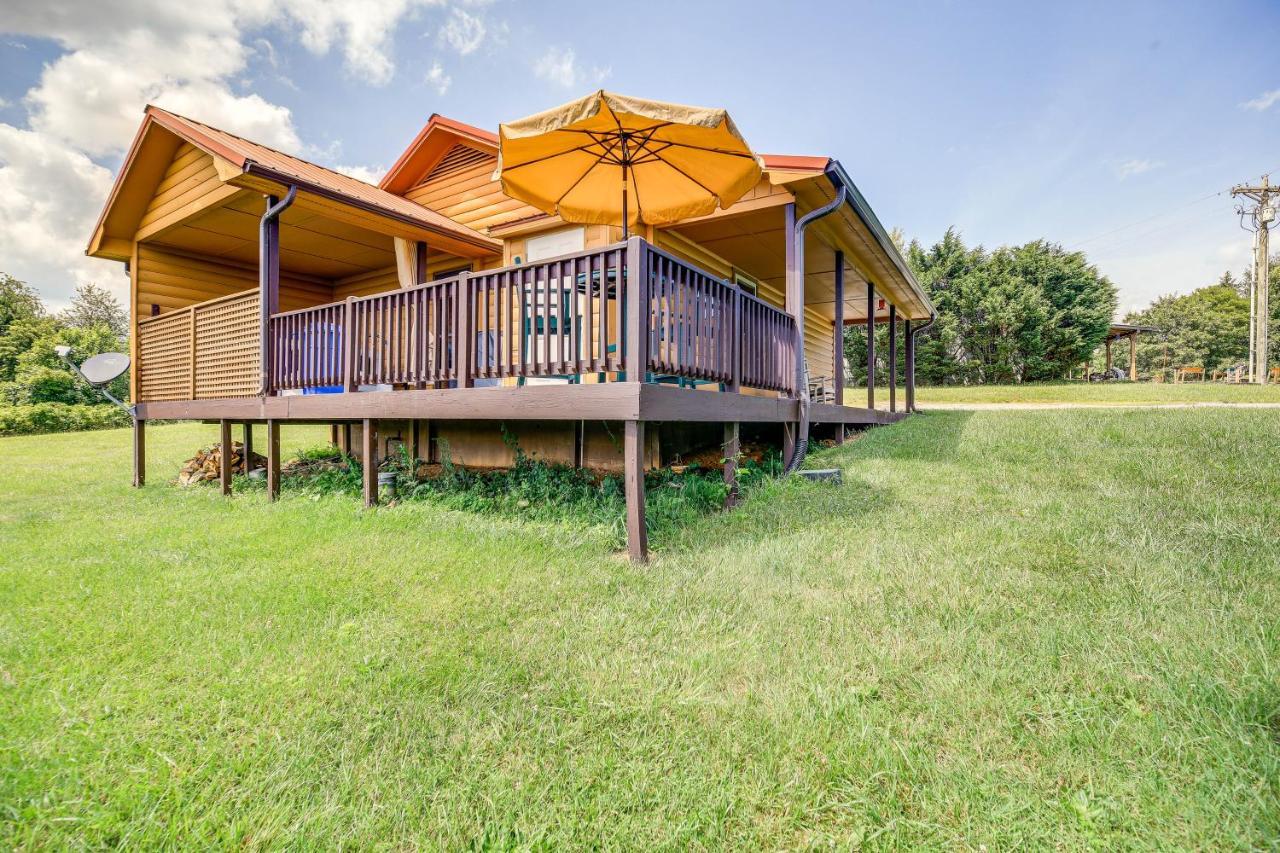 Blue Ridge Mountain Cabin With Views And Hot Tub Sparta Ngoại thất bức ảnh